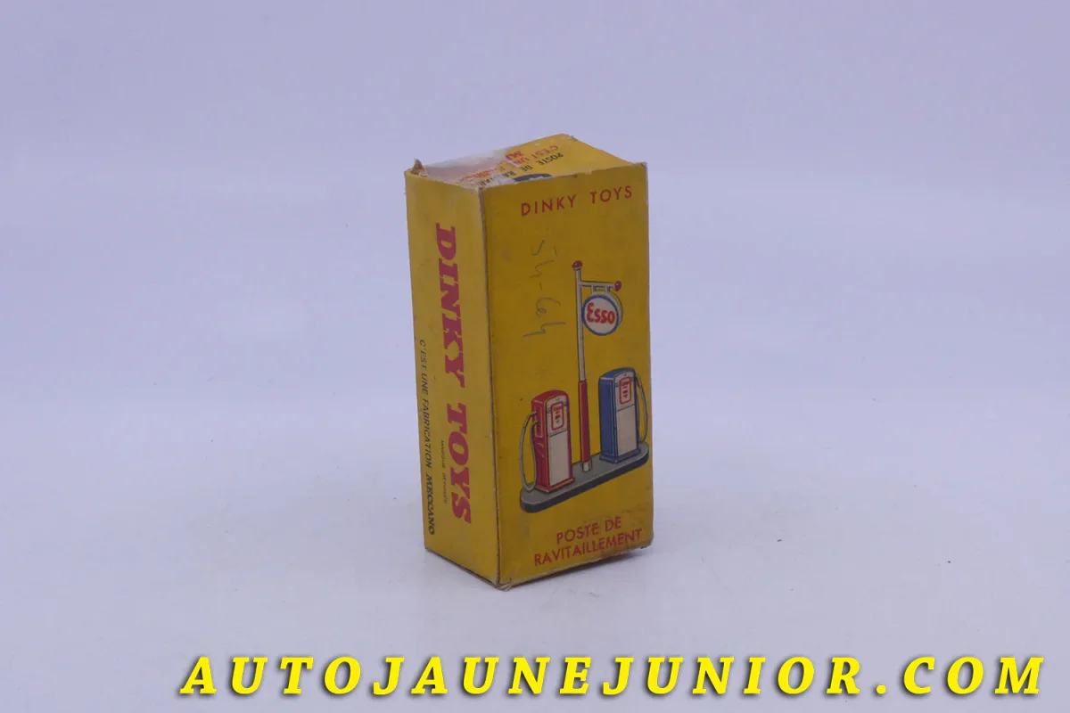 #1048 – Dinky Toys – Station – îlot avec deux pompes Esso
